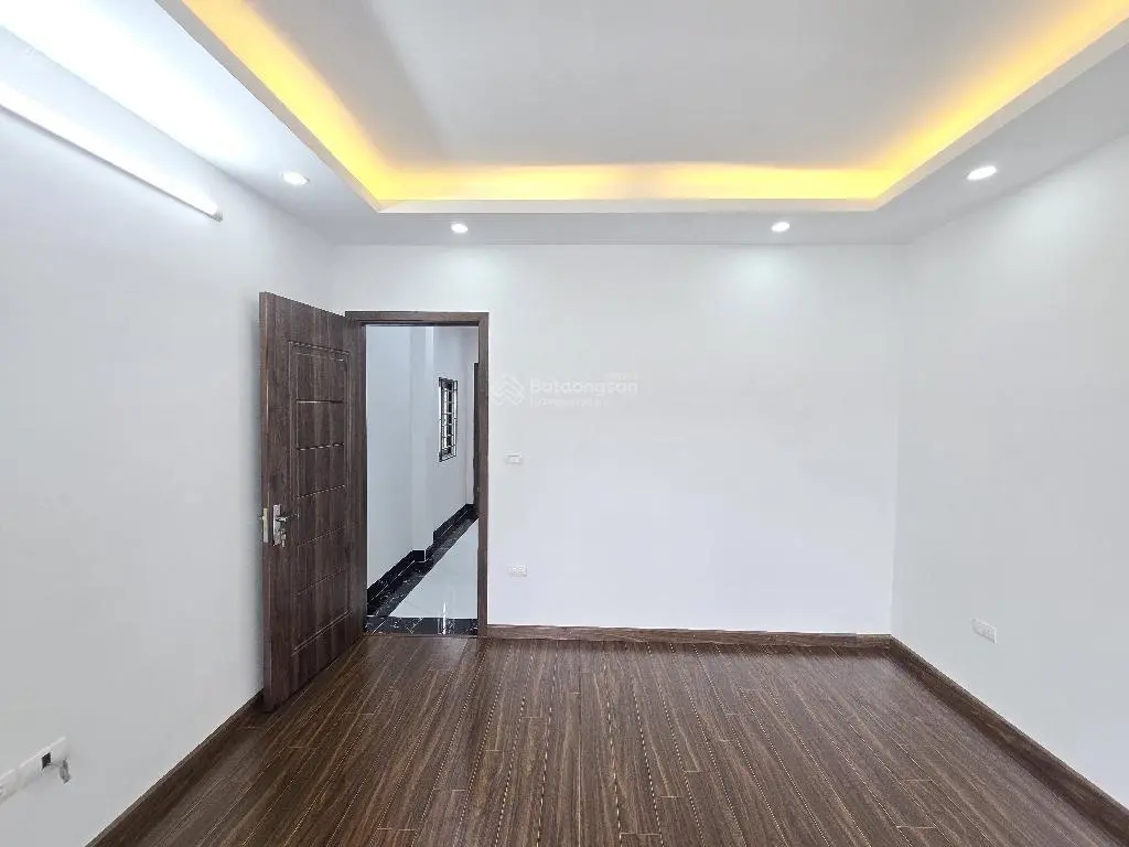 Hàng hiếm tại đường ngũ hiệp, 5,1 tỷ, 50m2, nhà 5 tầng, 5pn, 4wc. nhà đẹp ở ngay. dân trí cao