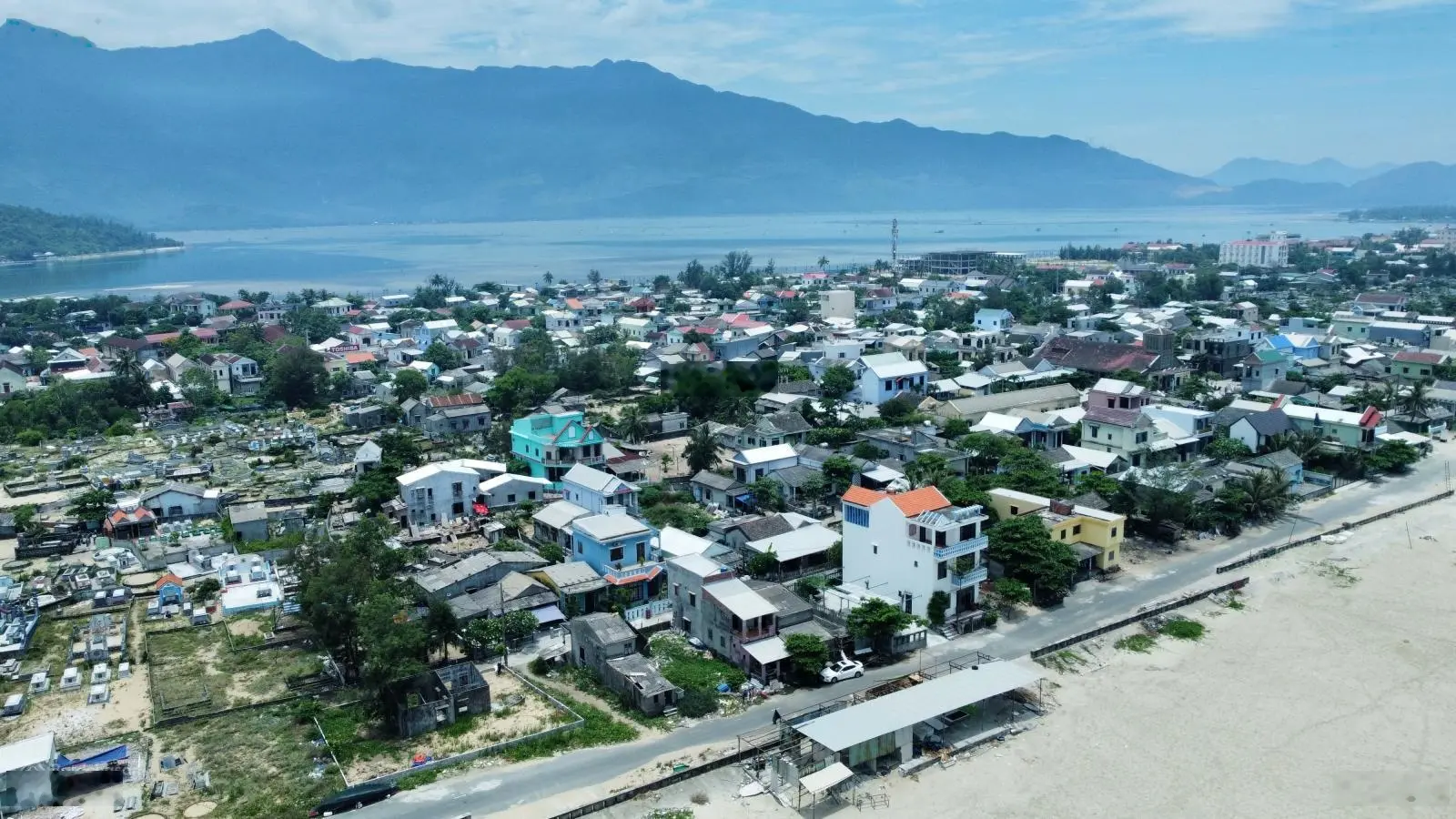 Siêu rẻ - Bán thửa đất biển Lăng Cô - Tuyến thứ 2 - View cực xịn: Ngắm được bình minh & hoàng hôn