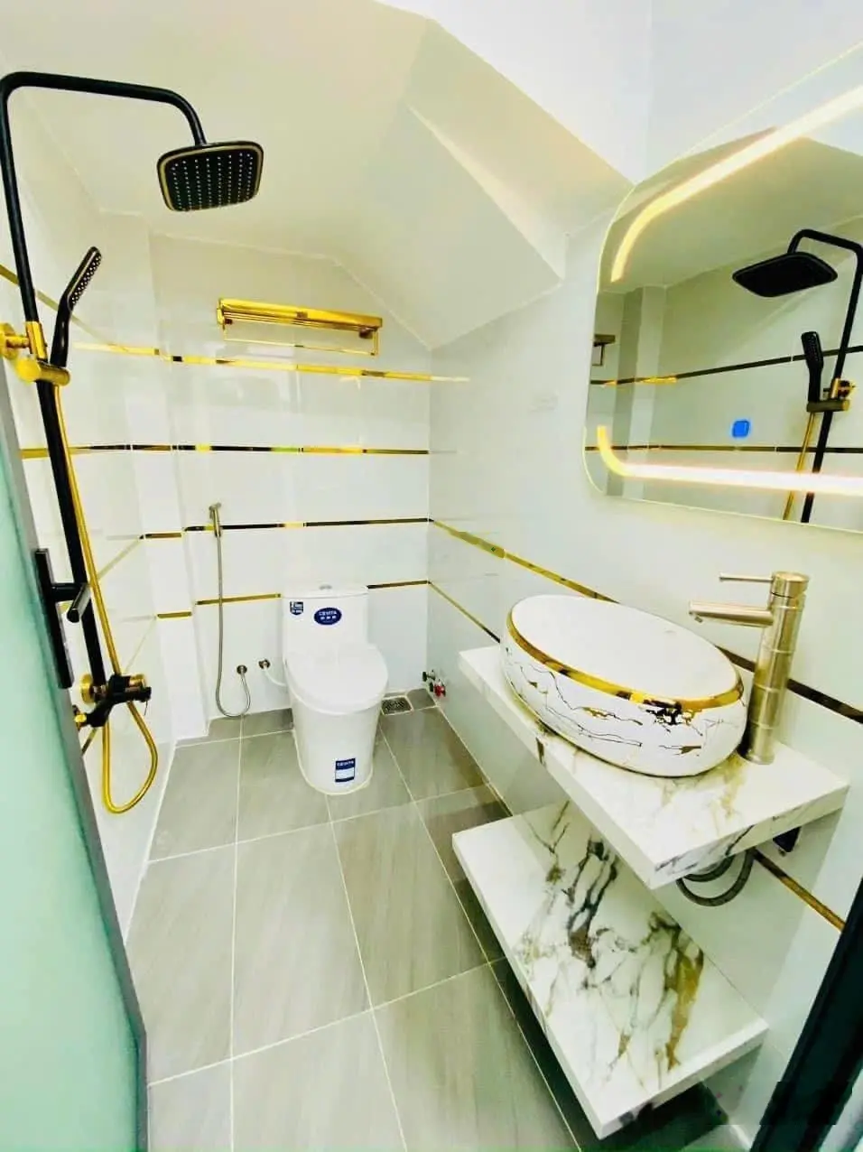 Bán nhà lầu mới 2 p ngủ 2 wc Full nội thất lộ oto nhà gần trường cao đẳng cần thơ giá chính chủ