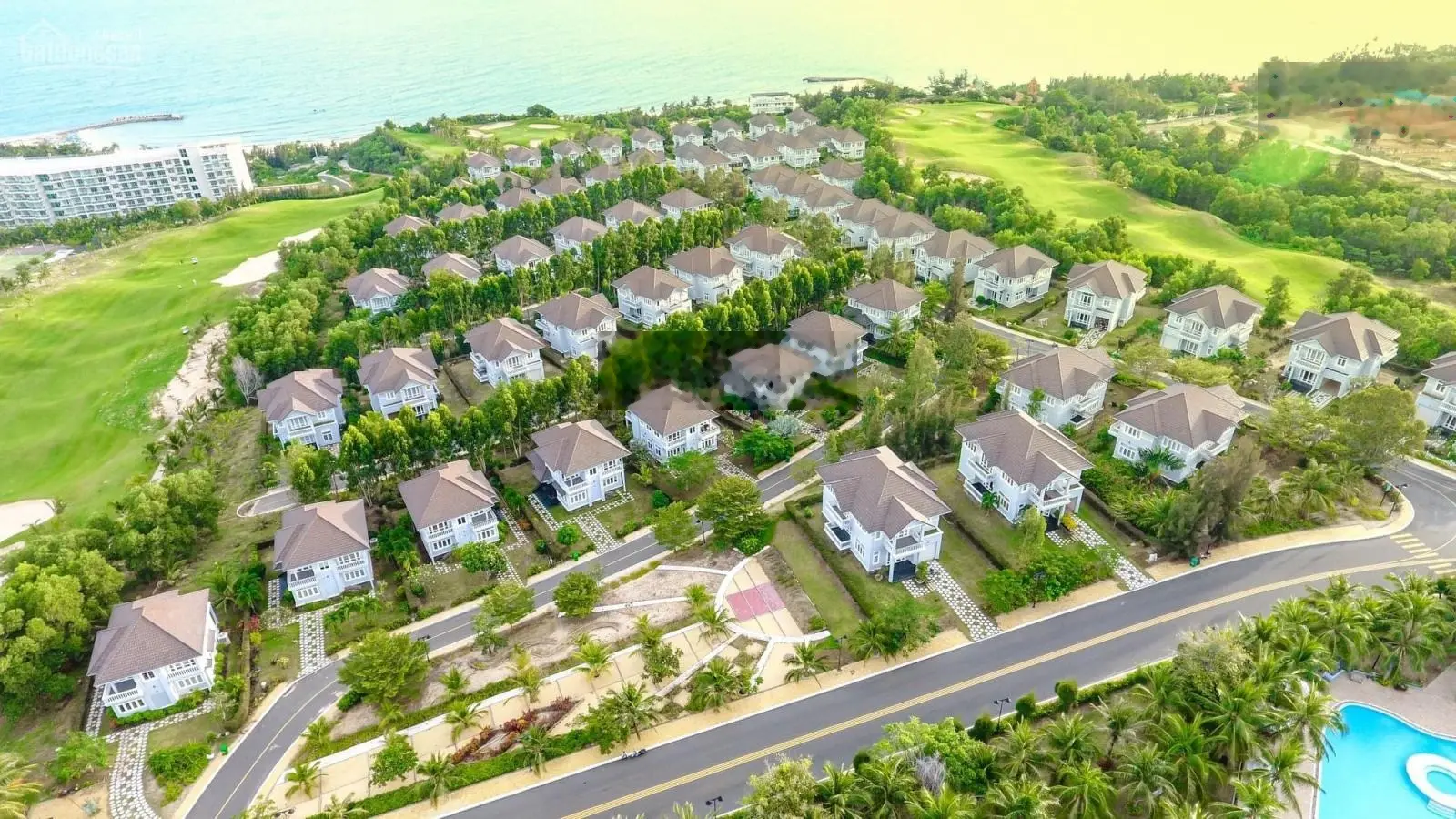 Bán biệt thự Sea Links City DT: 16x25m, DTCN 400m2 xây 1 trệt, 1 lầu hướng Đông Nam nội thất full