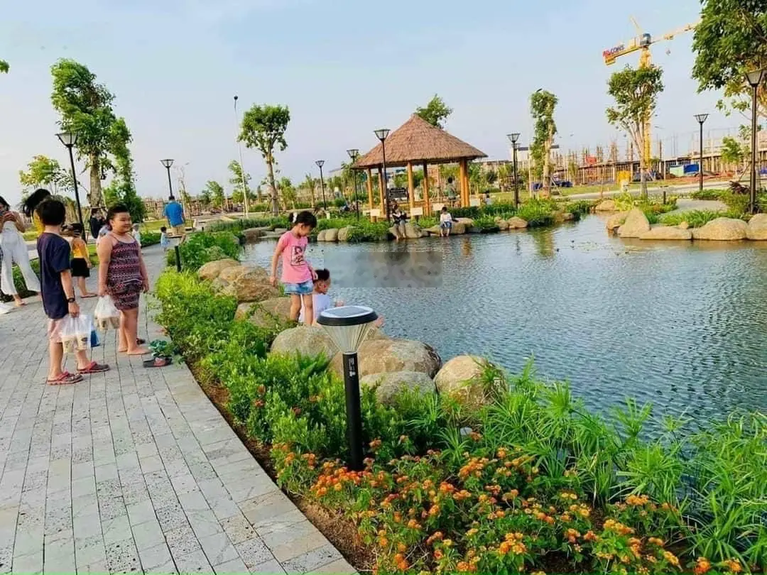 Bán gấp lô 100m2 đường 22m giá 2.5 tỷ có sổ hồng thuộc The Sol City liền kề giai đoạn 3