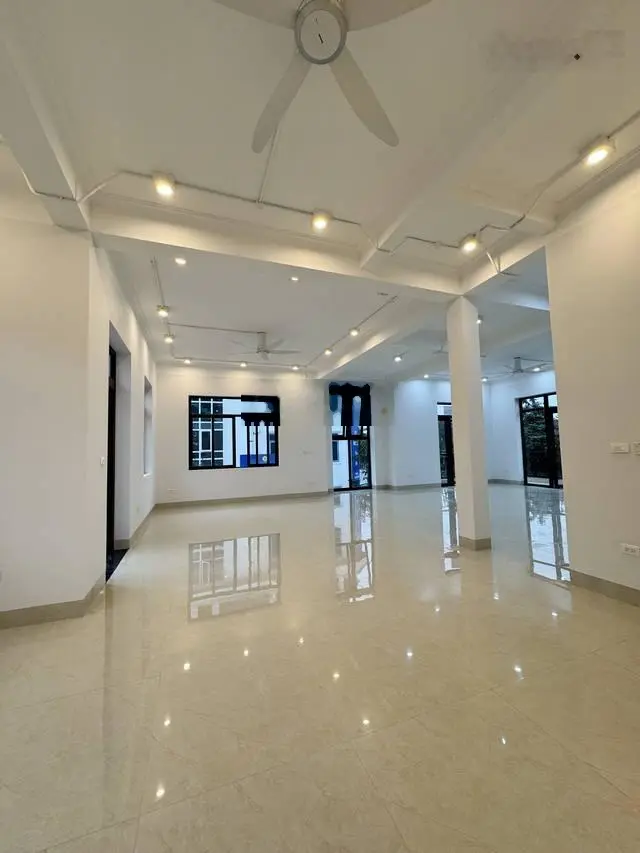 Bán biệt thự nội đô view 3 mặt tiền đường, cạnh khu FLC Premier Parc Đại Mỗ, 70 tỷ, 206 m2, 3tầng