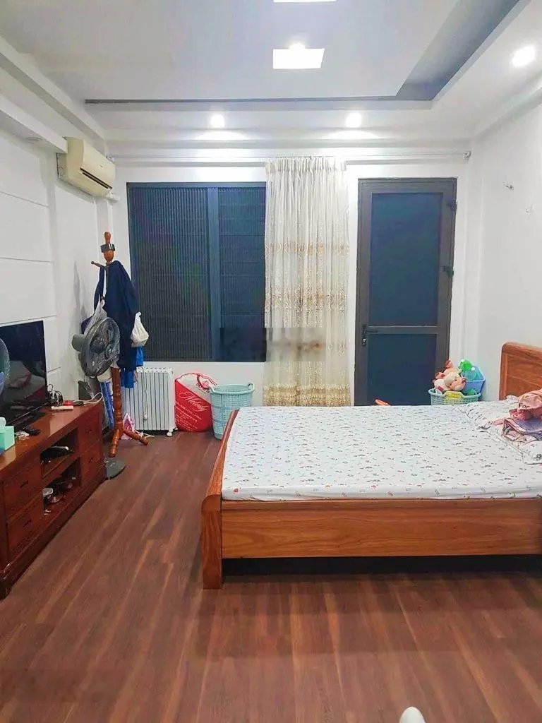 Bán nhà Vĩnh Hưng mặt ngõ thông rộng gần 3m sát đại học Kinh Công 30/32m2 x 5 tầng 3 ngủ hơn 5 tỷ