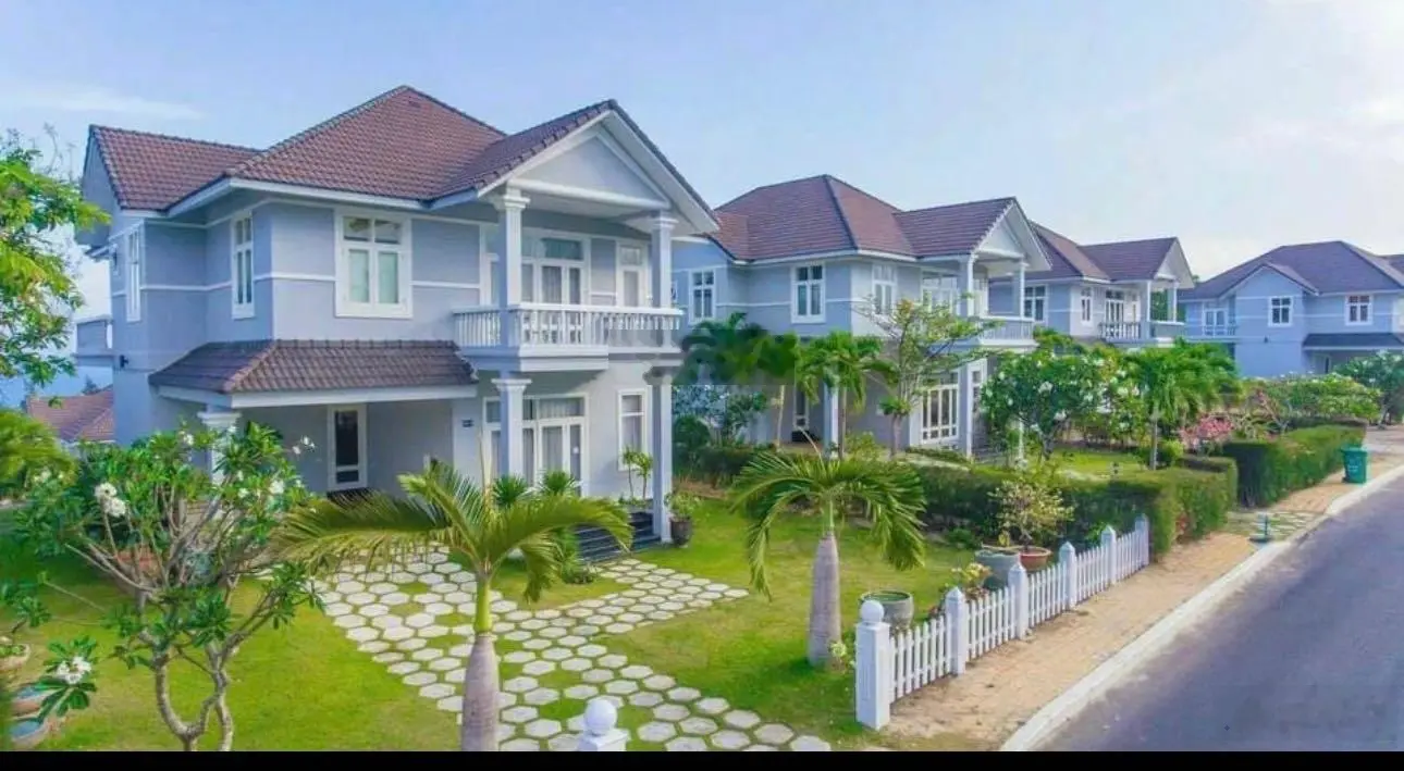 Bán gấp 11000m2 đất mặt tiền liên huyện sân bay Phan Thiết Hồng Thái mua 3.7 tỷ nay kẹt bán 2 tỷ 6