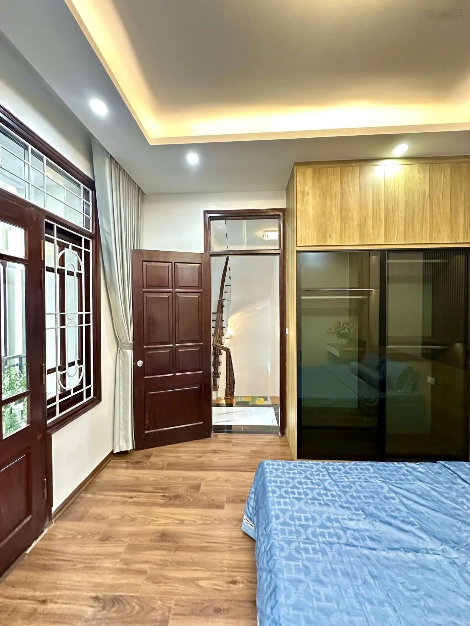 Bán nhà đồng cổ 55m2x4 tầng mới kính koong full nội thất ở ngay gần phố DT rộng ở sướng