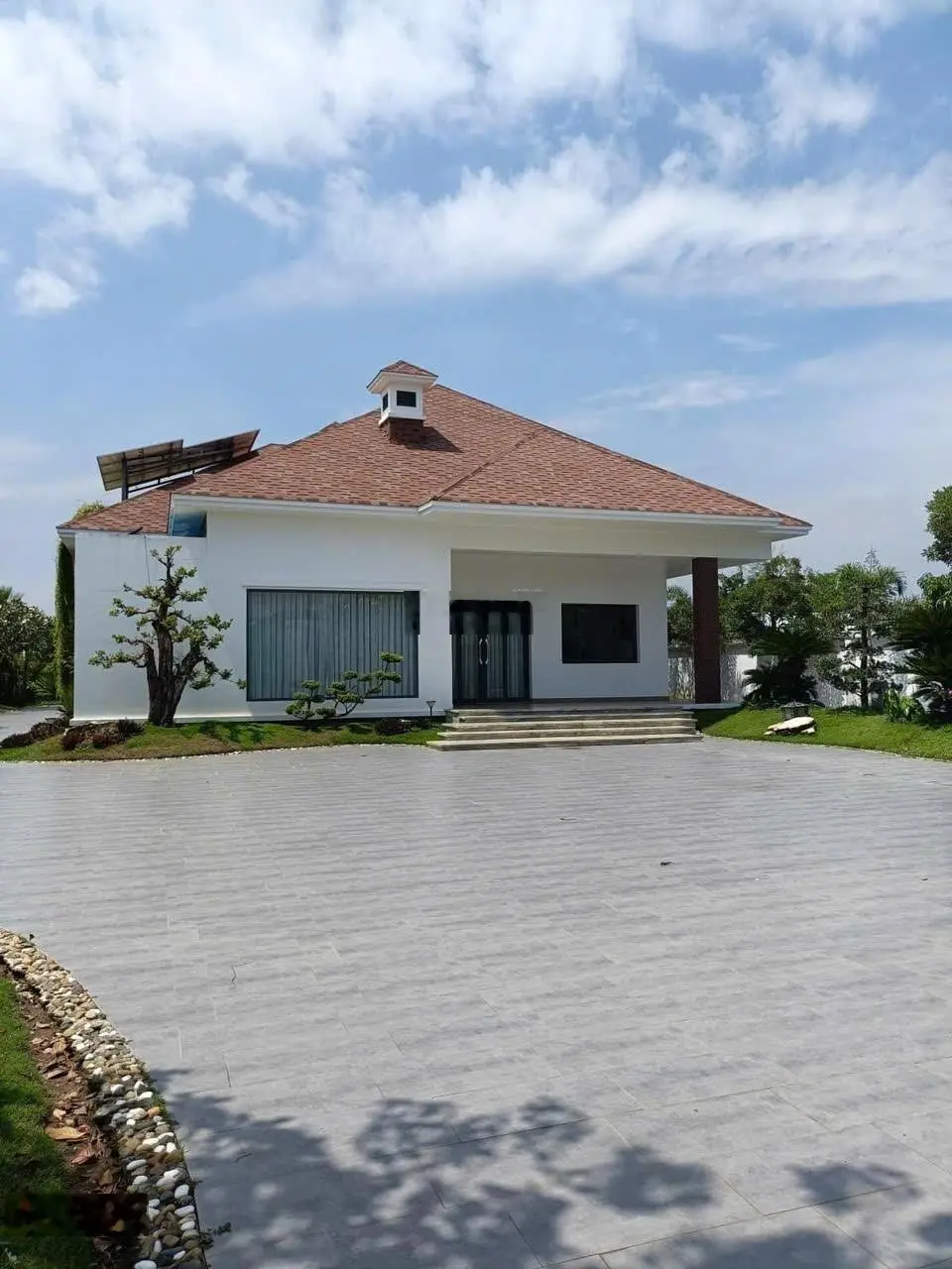 Bán Villa Long An cạnh Tphcm 3000m2, sân vườn,ao cá tuyệt đẹp chỉ 27 tỷ