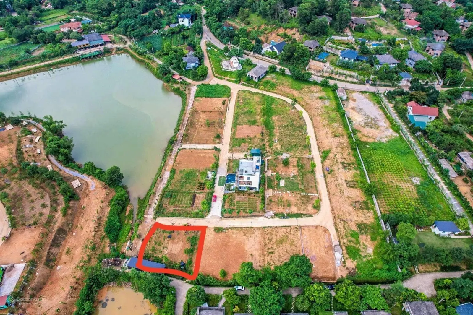 Chính chủ cần bán lô đất 2 mặt tiền, view hồ Yên Bài 445,3m2 có 100m2 TC