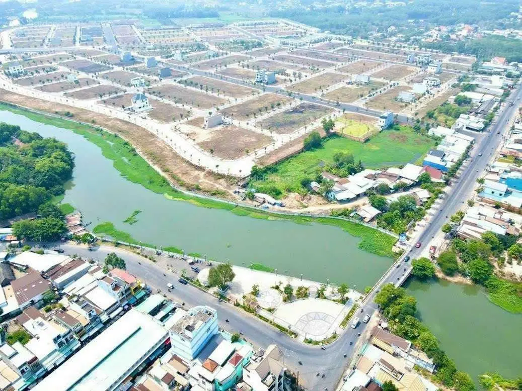 Bán gấp 100m2 đất sổ đỏ ngay đối diện chợ KCN Mỹ Phước 1, dân cư sầm uất, dự án Mega City 1