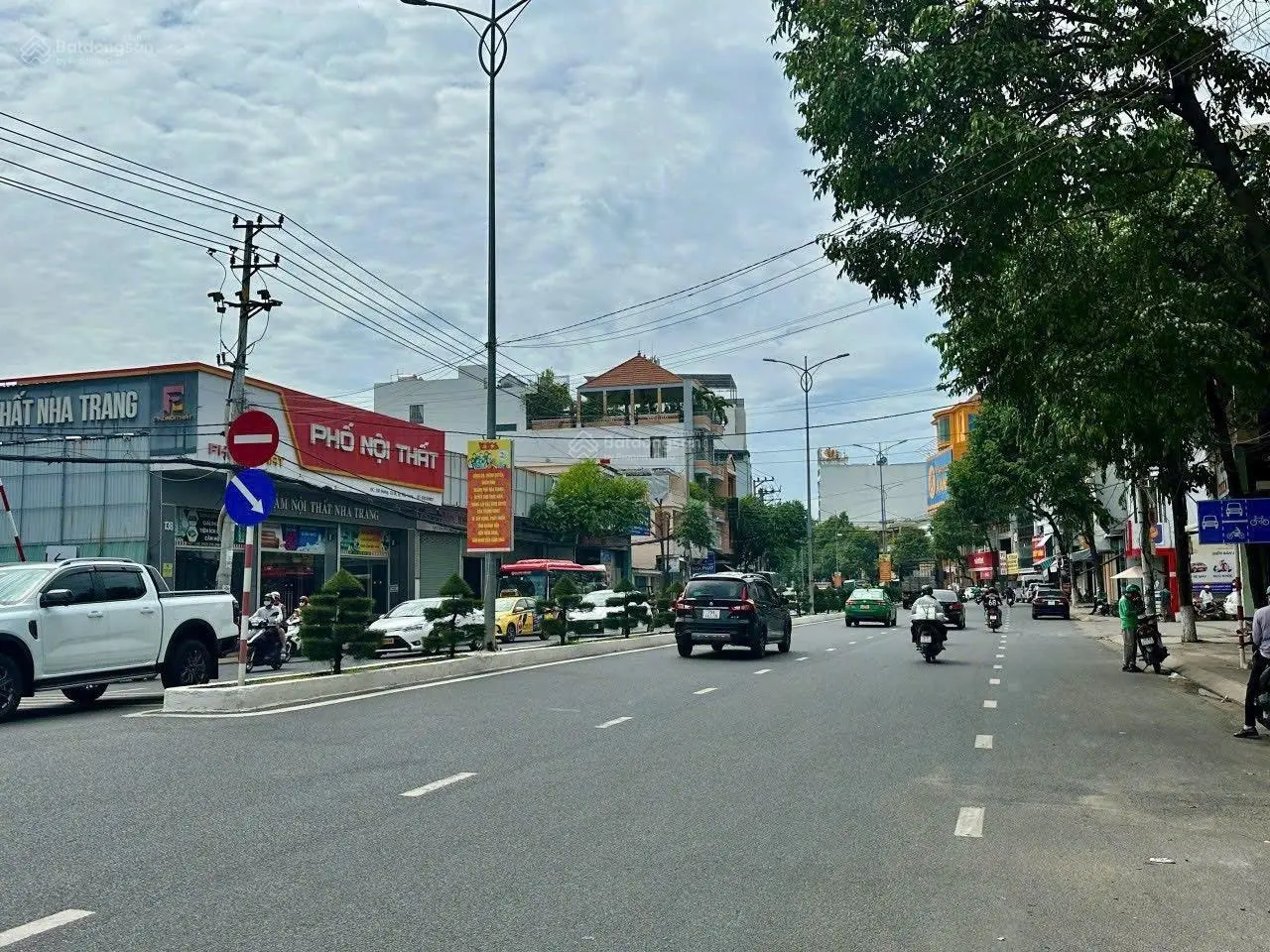 Hàng hiếm, bán nhà 2 tầng, mt đường 23/10 đối diện loteri mart, 189m2, ngang 6m, giá chỉ 12,5 tỷ.