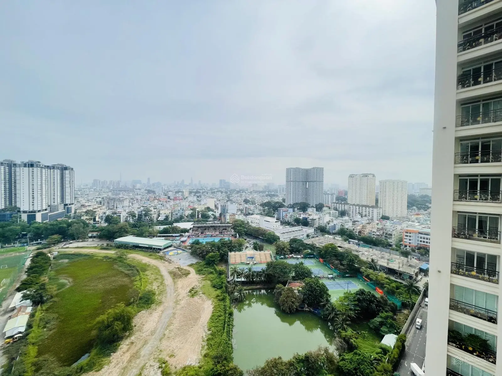 Bán căn skyvilla lầu cao 219,5m2 The Flemington, view xem pháo Landmark 81 và bitexco vĩnh viễn