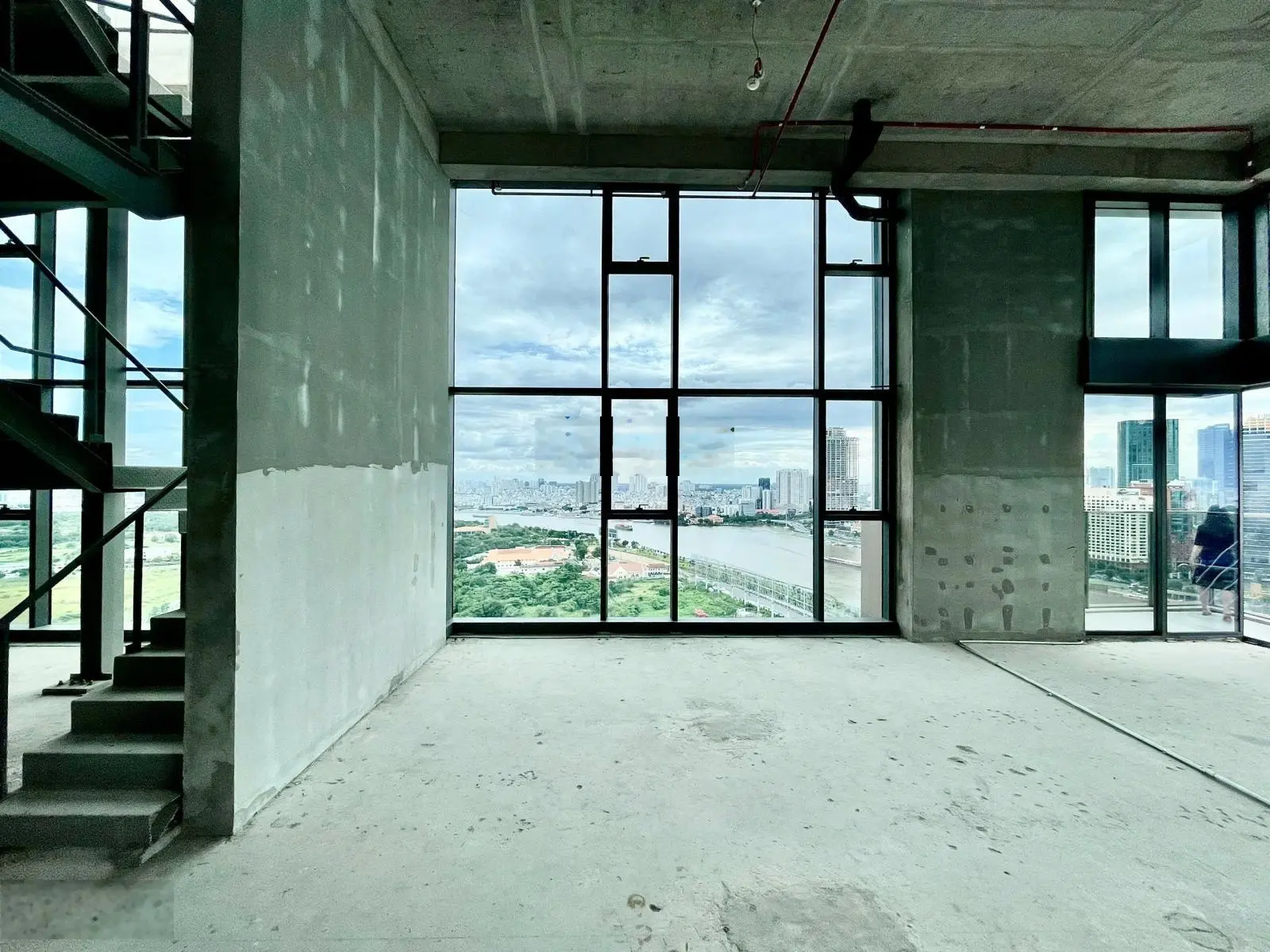 Penthouse lớn nhất Opera 437m2. Trần cao 6m2 kèm sân thượng