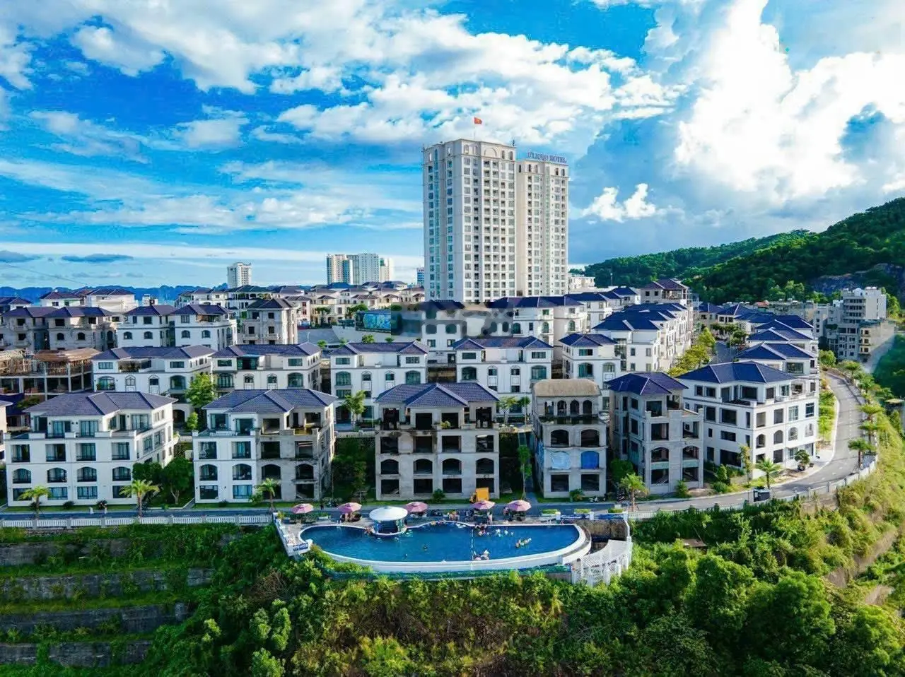 Em xuân bán căn biệt thự biệt lập view biển vip nhất hạ long giá chỉ hơn 20T có nội thất, thang máy