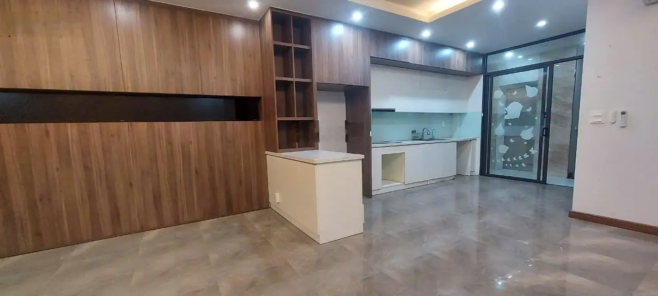 Bán nhà phân lô Trung Kính đôi. DT 70m2 xây 4 tầng, mặt tiền 5,1m. Giá 31,8 tỷ