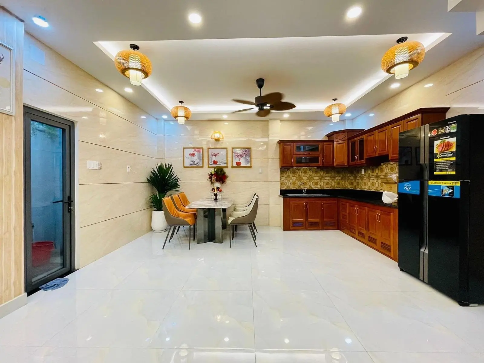 Tôi cần bán nhà đường hương giang, quận 10, giá: 4,89 tỷ/71,5m2, 1 trệt 2 lầu, 4pn, gần th bắc hải