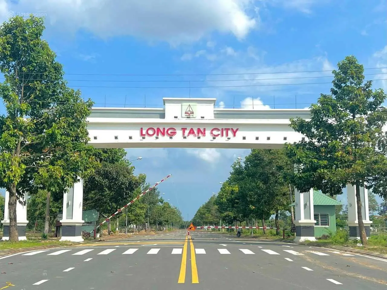 Cần bán lô hoa hậu Long Tân City trục đường 17.5m,ko ép xây,đối diện khu TM, ko vướng tụ điện hố ga