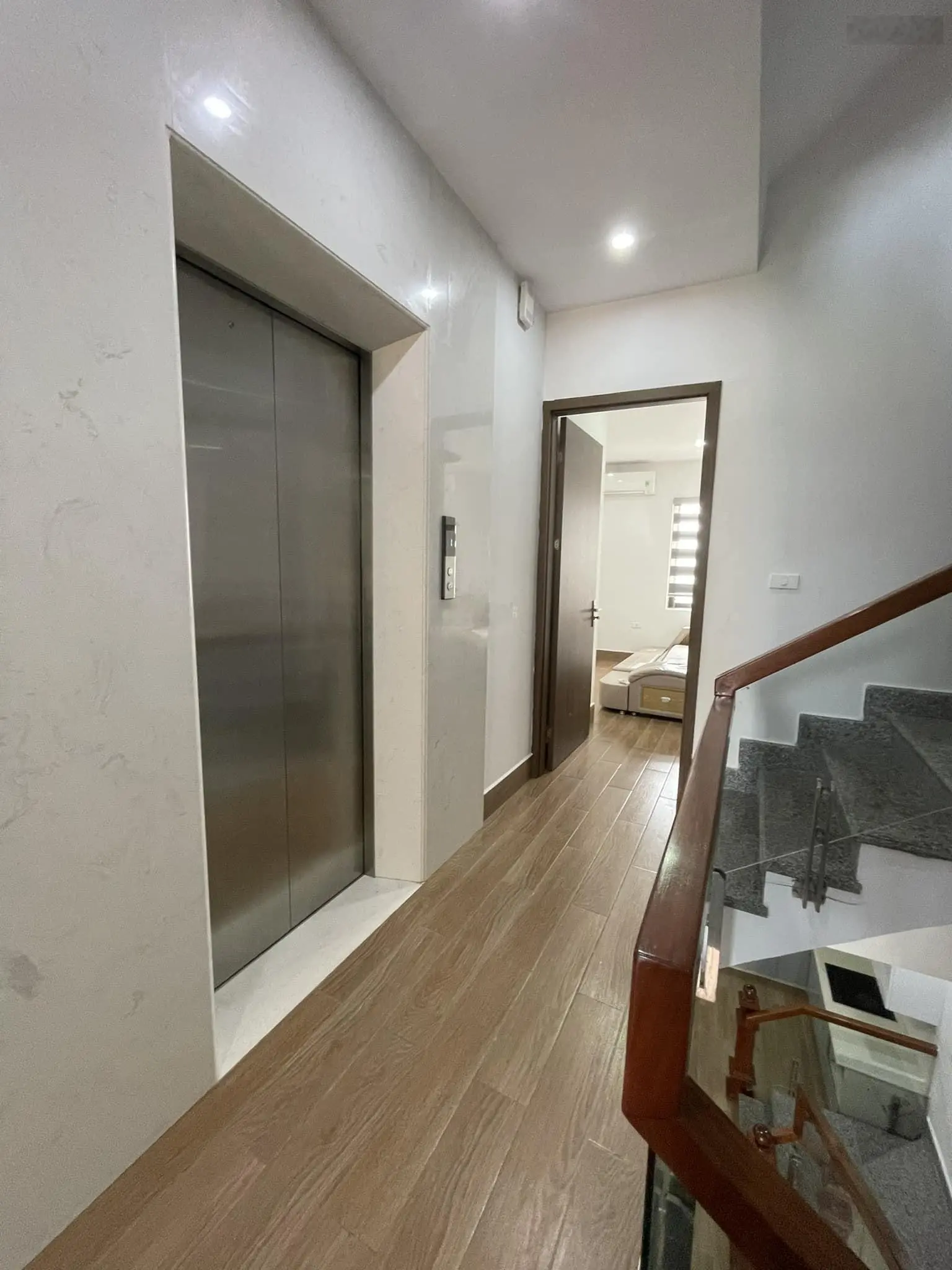 Bán nhà Tây Hồ - hàng xóm Ciputra, 90m2, mặt tiền 5m, giá 14 tỷ - LH 0977696001