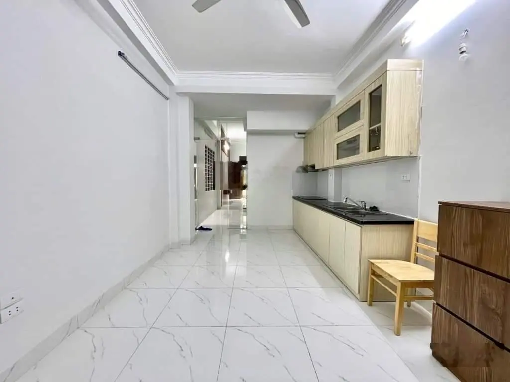 Bán nhà vừa ở vừa kinh doanh Hoàng Mai, 70m2, giá 2.7 tỉ, mặt đường oto.