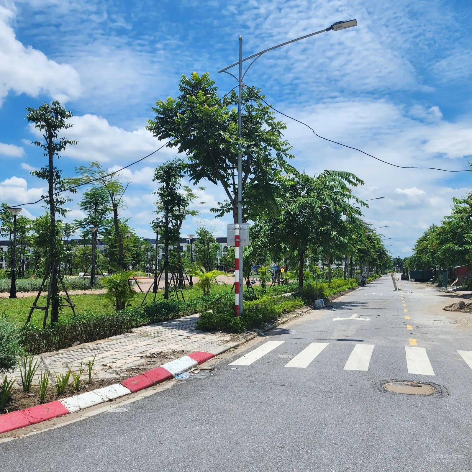 Căn Biệt Thự Ngoại Giao - HUD ME LINH CENTRAL - GIÁ: 19,x tỷ/324m2 (Đất + Nhà).