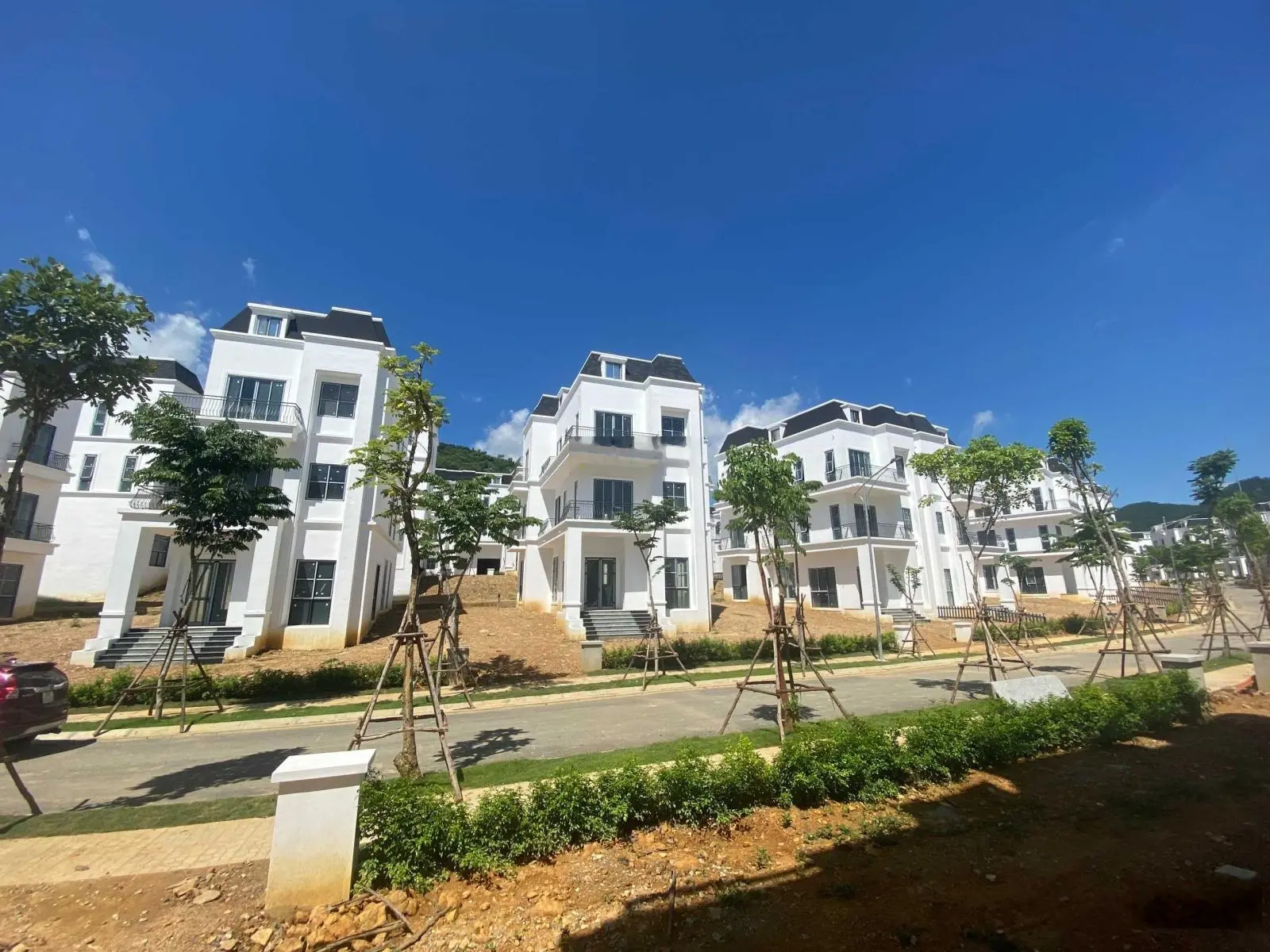 Cần bán căn Xanh Villas 266m2 giá 13,5 tỷ, vị trí đẹp, mặt tiền 13m, thiện chí bán giá thương lượng