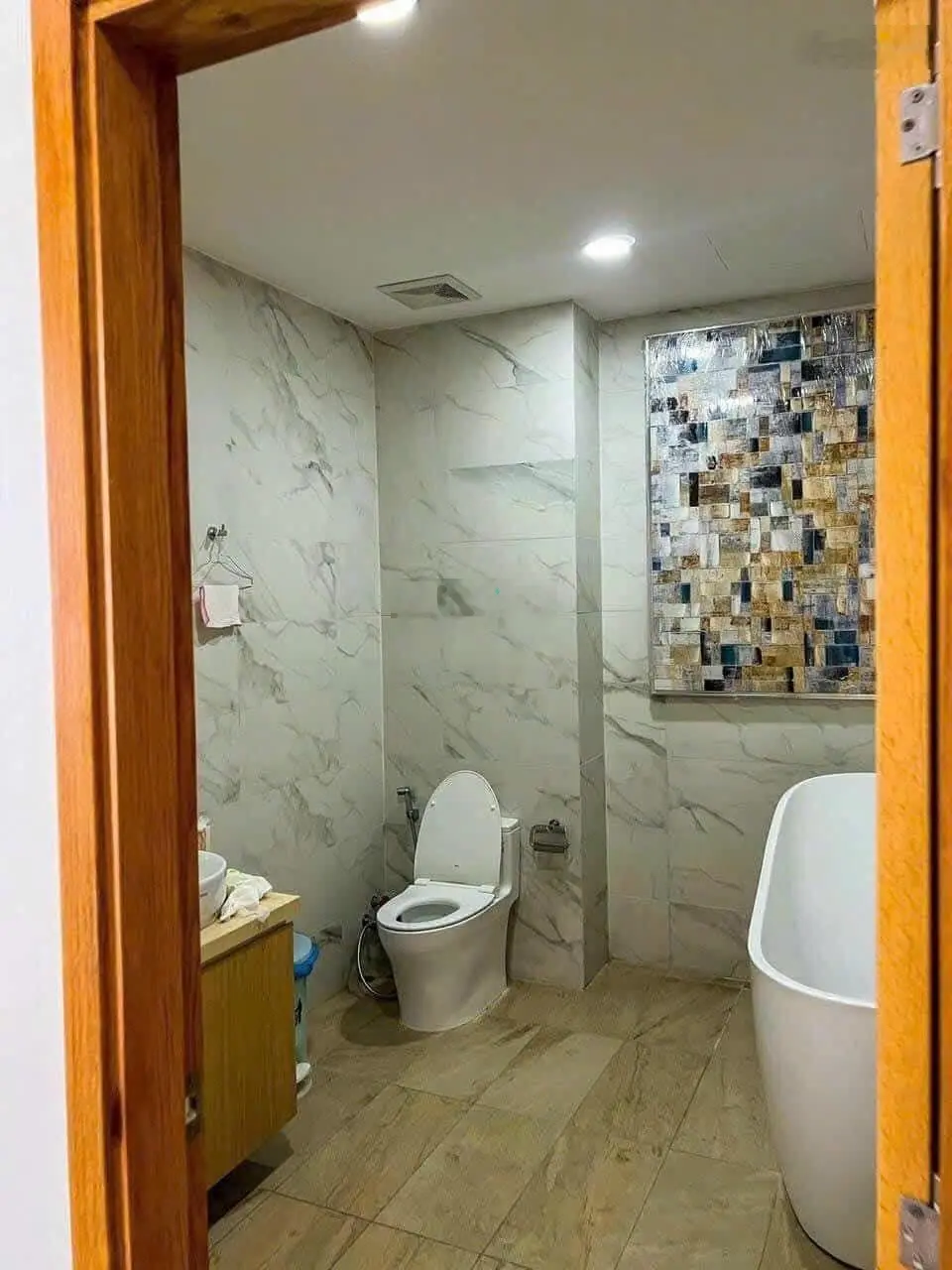 Bán nhà mặt phố Nguyễn Tất Thành, 18,8 tỷ, 310m2, đẹp, nhiều tiện ích