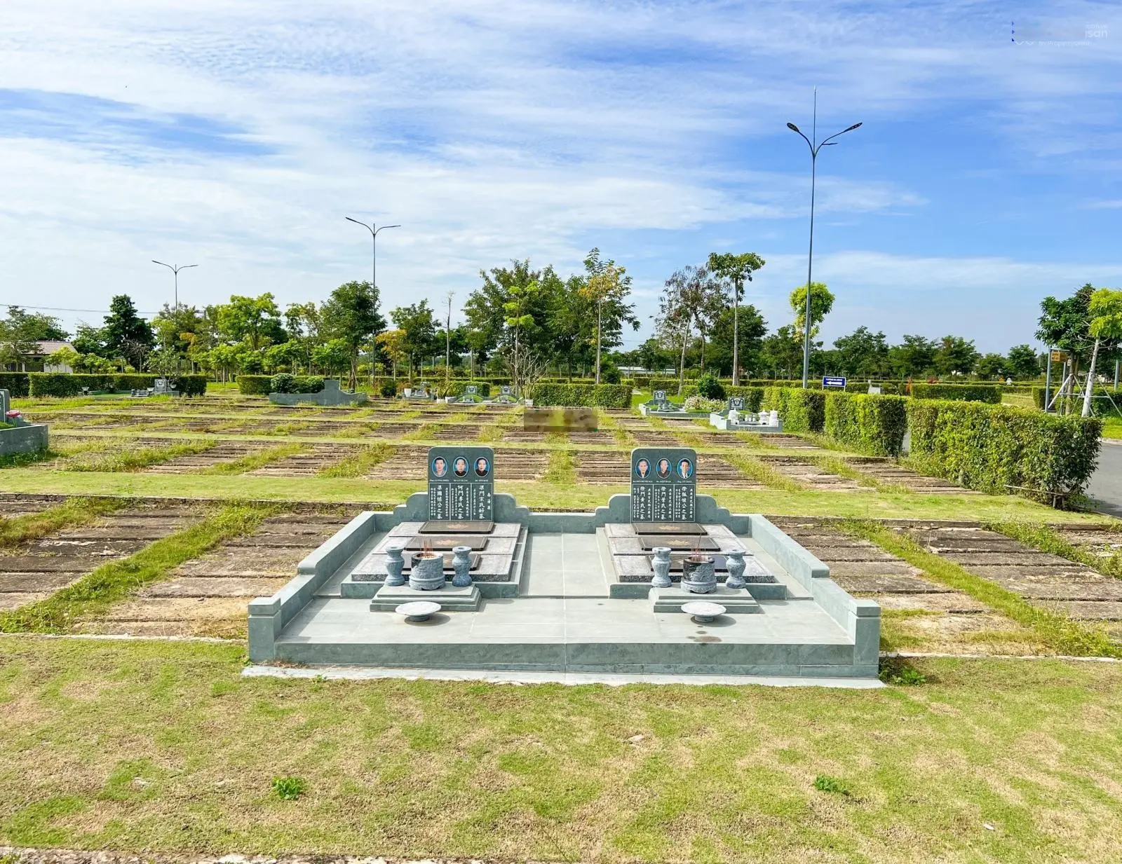 Còn dư 5 cặp mộ khu M1 Sala Garden - ngay sau chùa cần chuyển nhượng lại