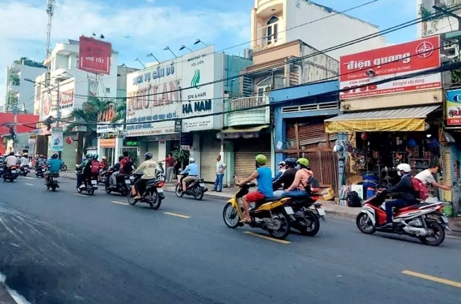 Bán nhà phan văn trị phường 14, cách mặt tiền 1 căn, 5x19m nở hậu tài lộc