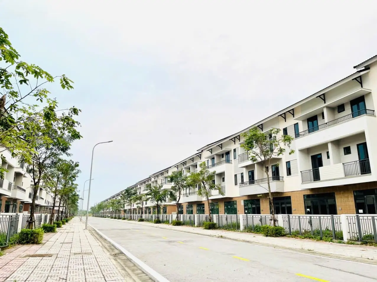 Bán shophouse 100m2, nhà 3 tầng, có đường nội khu 6m, tại Centa Riverside, VSIP - Từ Sơn - Bắc Ninh