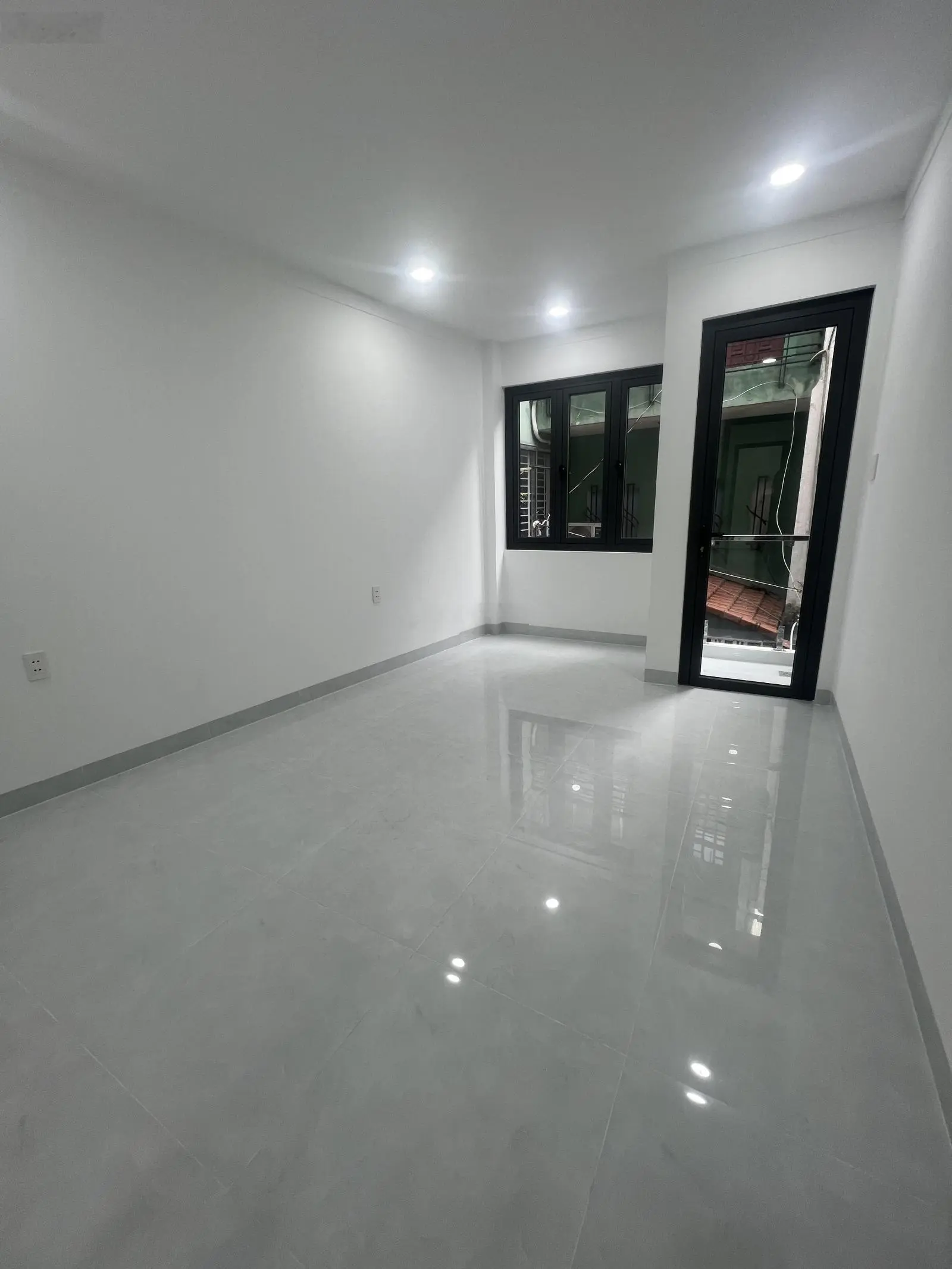 44m2 3 tầng BTCT 4 phòng ngủ, nhà mới ở ngay CMT8, Phường 11, Quận 03