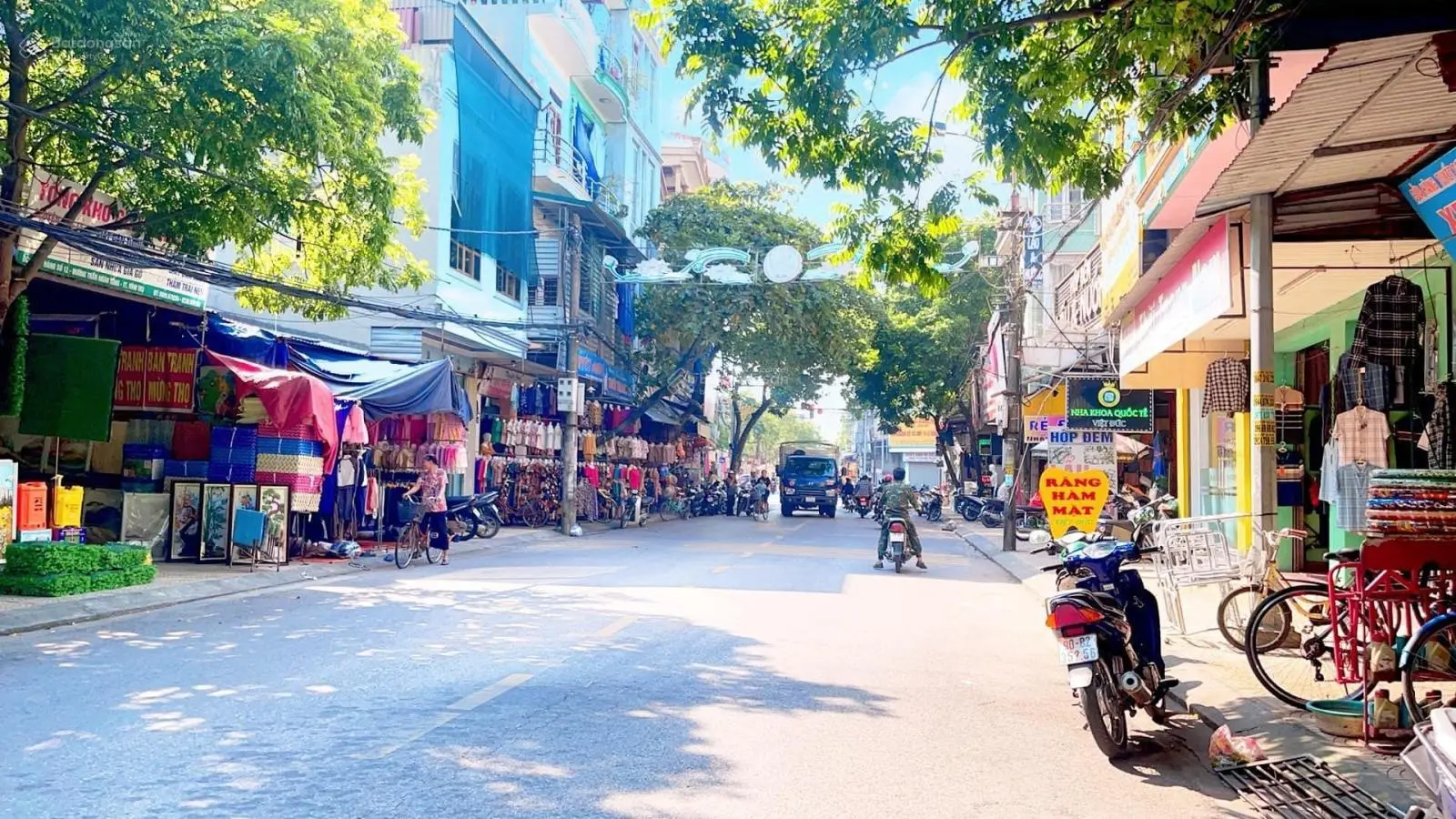 Bán mặt phố ngay trung tâm thị trấn Vĩnh Trụ - Đầu đường Trần Nhân Tông mặt tiền 8m - tổng DT 190m2