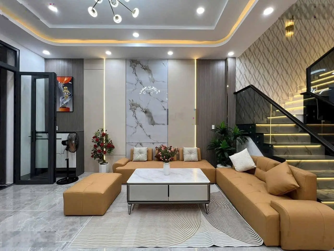 Bán nhà riêng tại đường Nguyễn Minh Hoàng, Q. Tân Bình. Giá: 6,3 tỷ/65m2, SHR. LH:0764452057