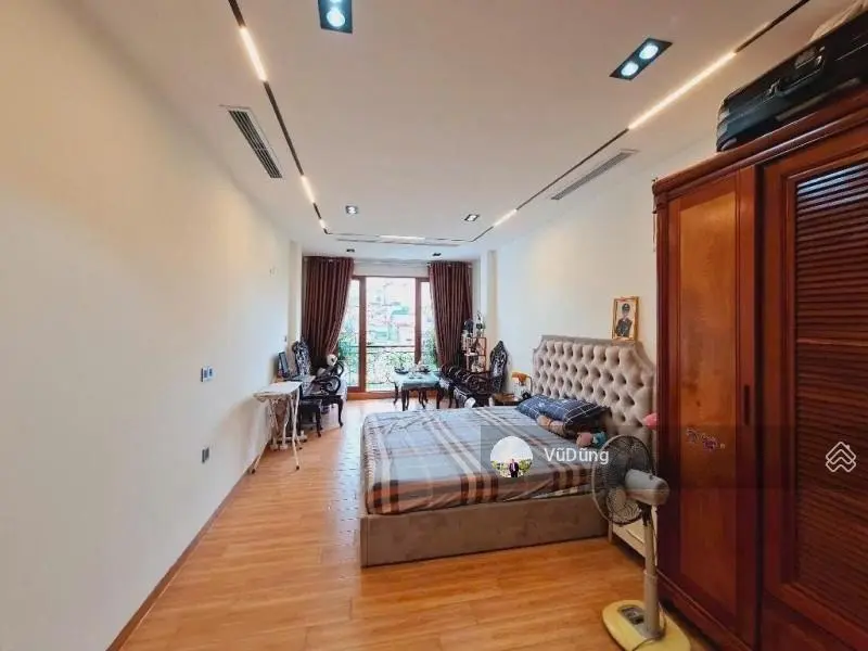 Bán nhà phố Long Biên 50m2, 7 tầng, gara, thang máy, view hồ, kinh doanh, đầu tư, full nội thất