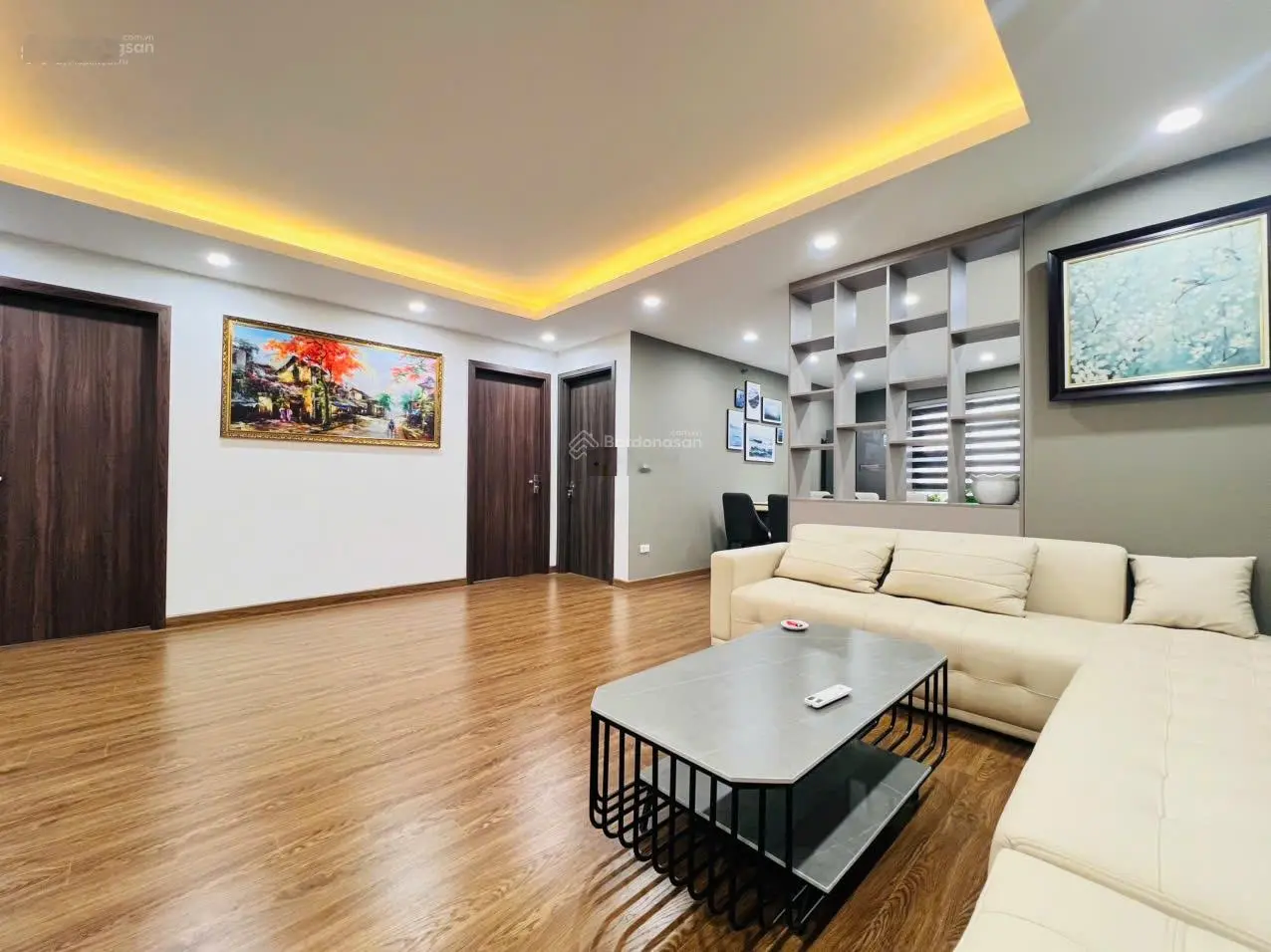 Chính chủ gửi bán căn hộ 3 pn tầng đẹp, hướng mát, view thoáng tòa Royal City. DT 115m2, giá 8 tỷ