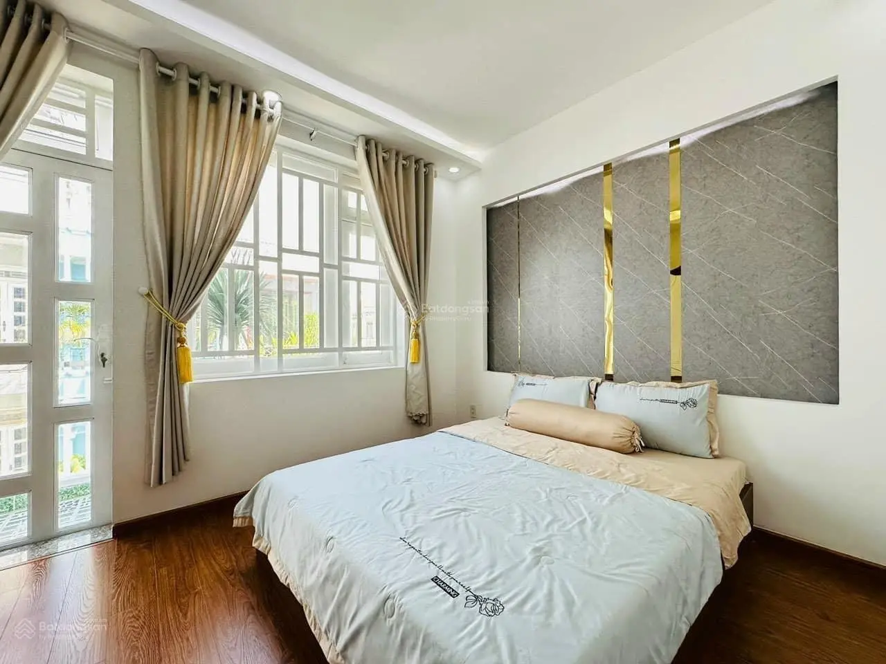 Tôi cần bán nhà đường Phan Văn Trị, Q5 - Giá 3 tỷ 590 / 60m2. 1 trệt 3 lầu 4. Hẻm xe hơi. Sổ sạch