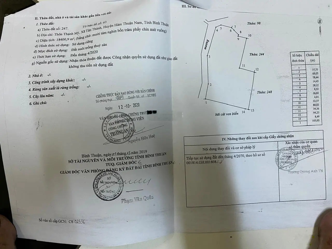 Biển xanh cát trắng bãi biển ngang thích hợp làm du lịch biển