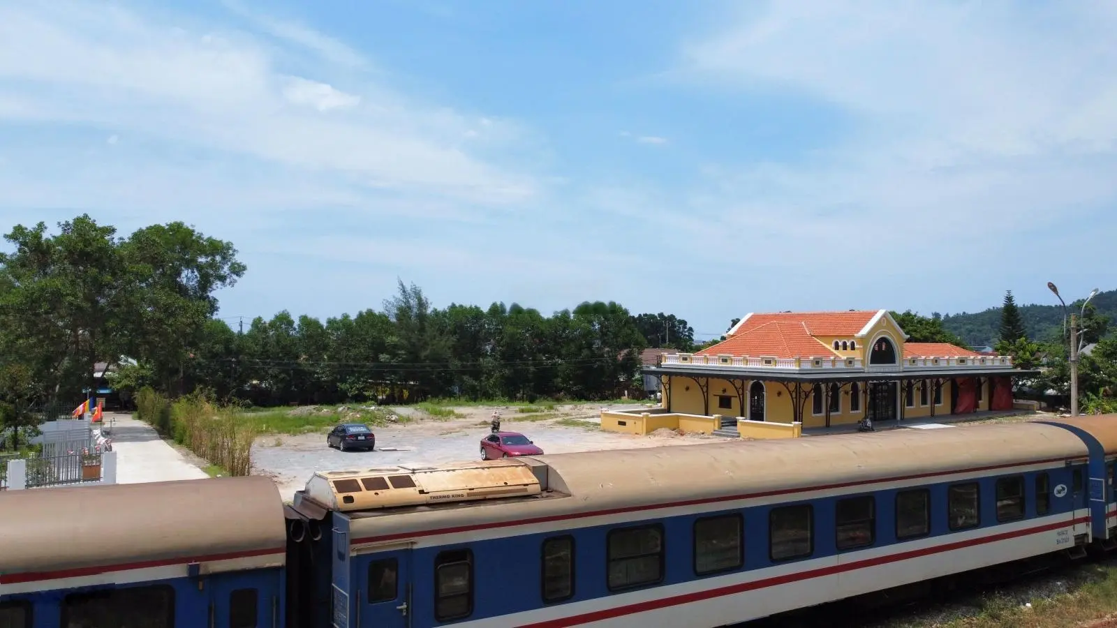 Tàu hơi nước chuẩn bị hoạt động - Thửa đất siêu độc đáo - Ngắm tàu hơi nước và nhà ga mới - Sổ hồng