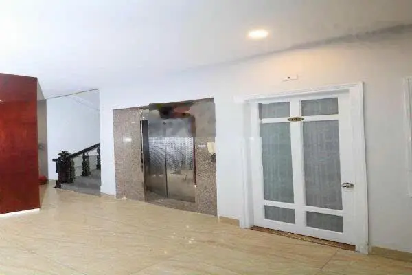 Chuyển nhượng khách sạn gần biển Nha Trang, DT 297.7m2 * 5 tầng, 30 phòng kinh doanh, có PCCC