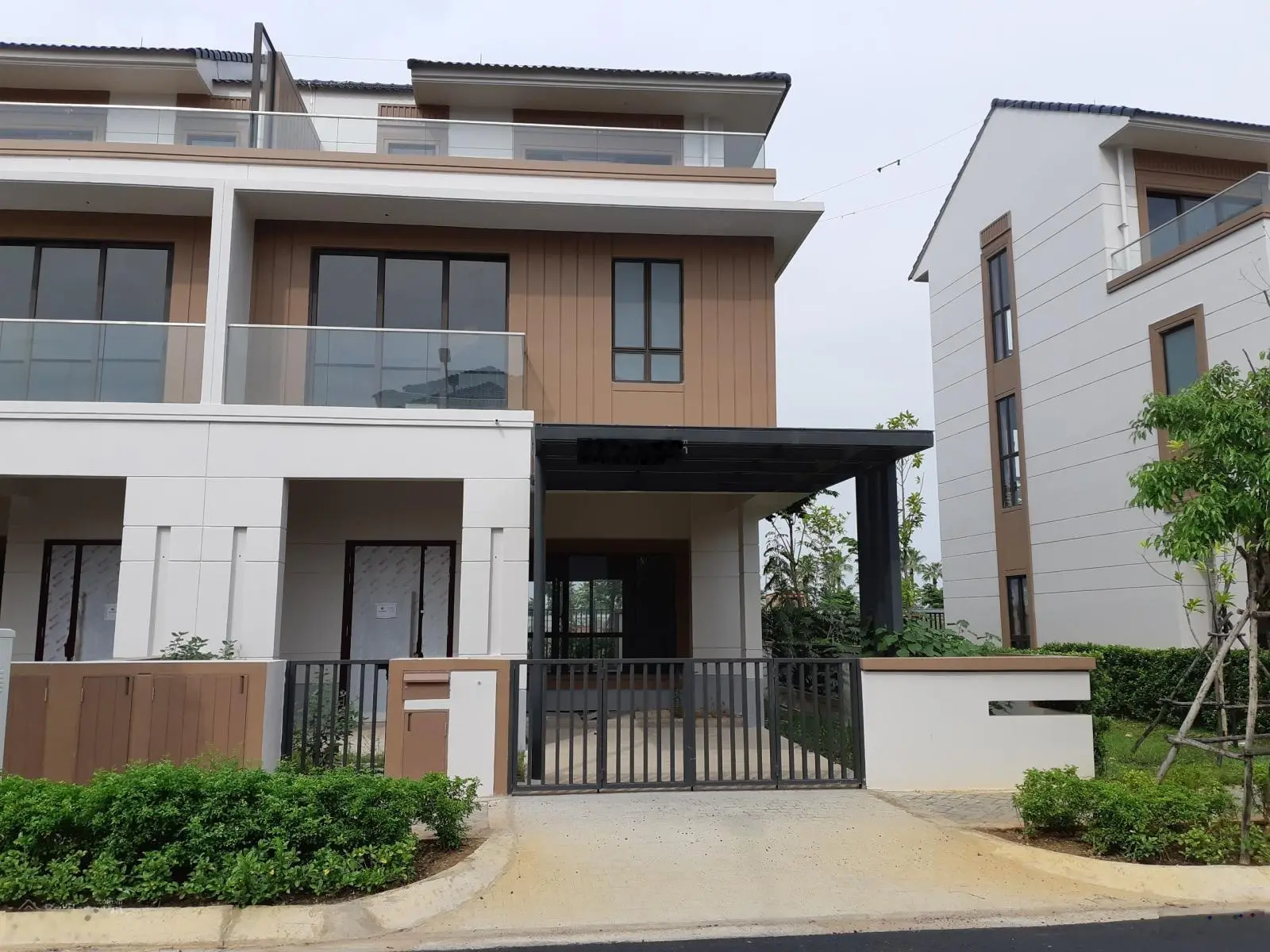 Chính chủ gửi bán nhà phố, căn góc Swan Bay - Zone 8. Giá tốt đầu tư. LH: 0826 563 ***