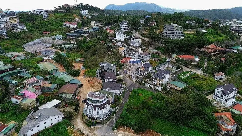 Chính chủ bán homestay khu dân cư 51 Đống Đa, TP.Đà Lạt. 2 mặt tiền 18,4x15,55m vuông. Giá bán 21T