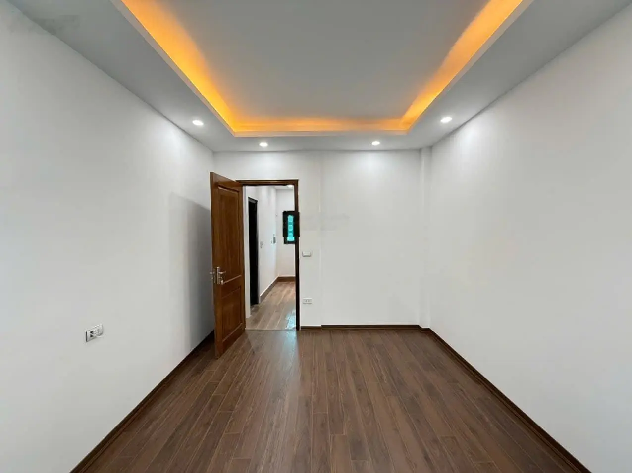 Bán nhà 4 tầng, 35m2, ngõ 282 Kim Giang, chỉ cần 5 tỷ, SĐCC, 4 ngủ