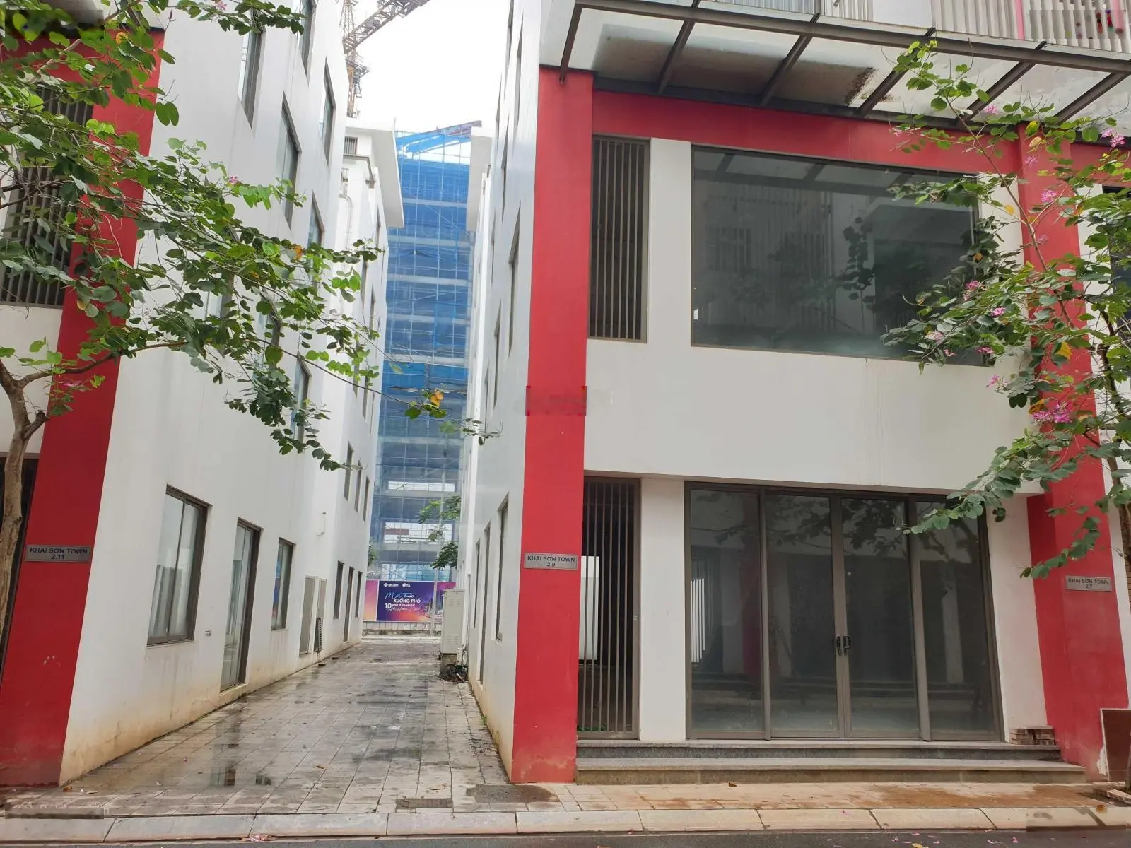 Chính chủ cần bán gấp căn shophouse mặt vườn hoa 76m2, giá cắt lỗ: LH 0981664955