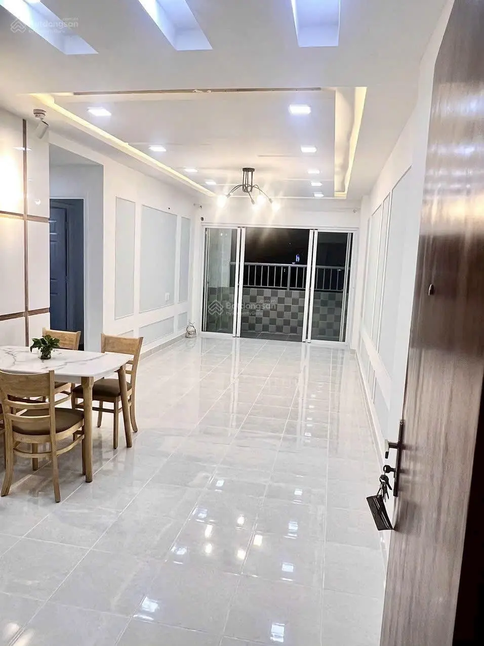 Cần bán CC Quang Thái, DT 100m2,3PN full NT giá 3 tỷ sổ hồng chính chủ LH: 0901 416 *** Hân