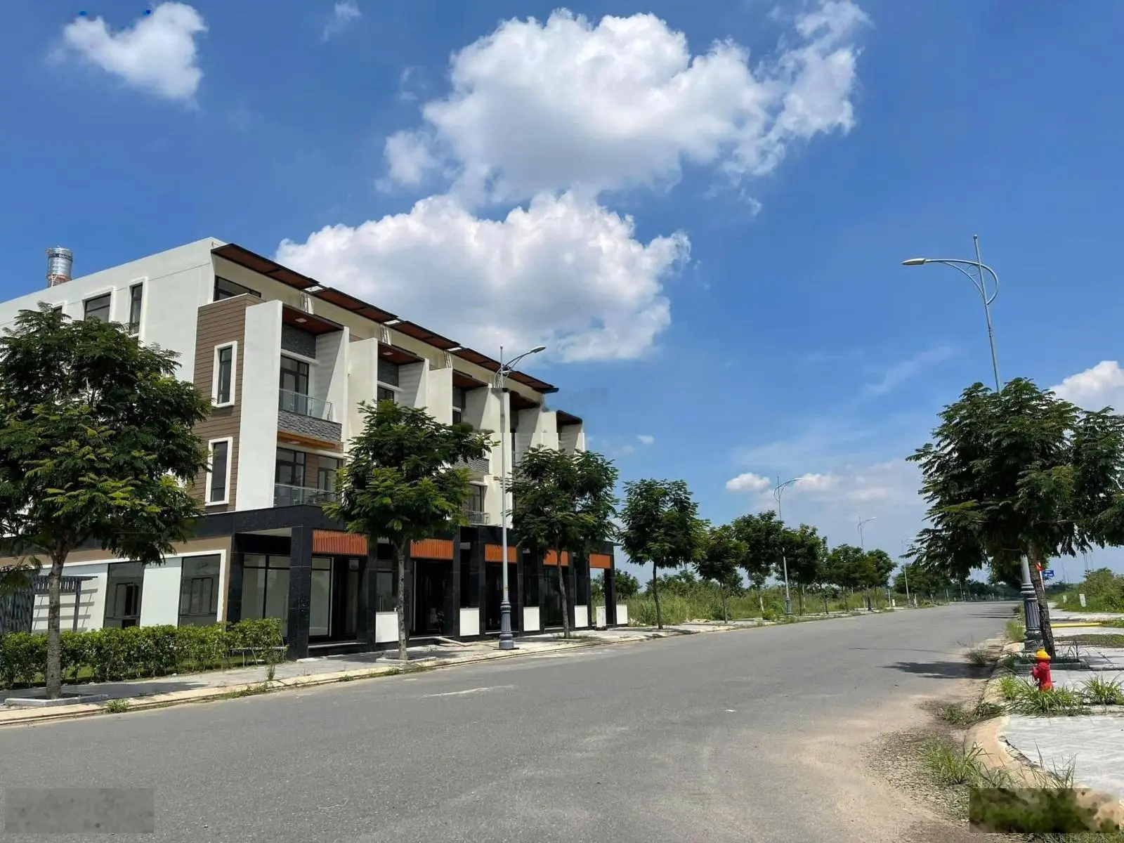 Bán gấp nền 1.5 tỷ Bien Hoa New City, sổ hồng công chứng ngay, ngân hàng cho vay 1tỷ. LH 0909 393 ***