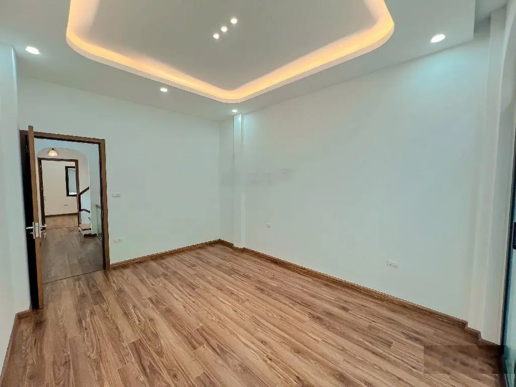 Bán nhà Thanh Bình, 40m2, kinh doanh, ô tô, 5 tầng, ở ngay chỉ hơn 8 tỷ