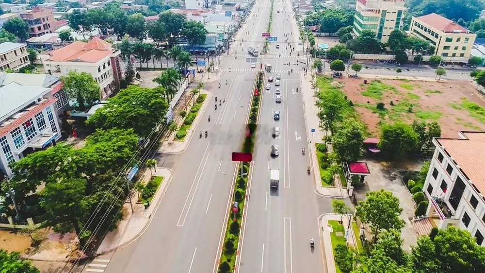 Bán nhà đất MT đường Nguyễn Huệ, TP Đồng Xoài