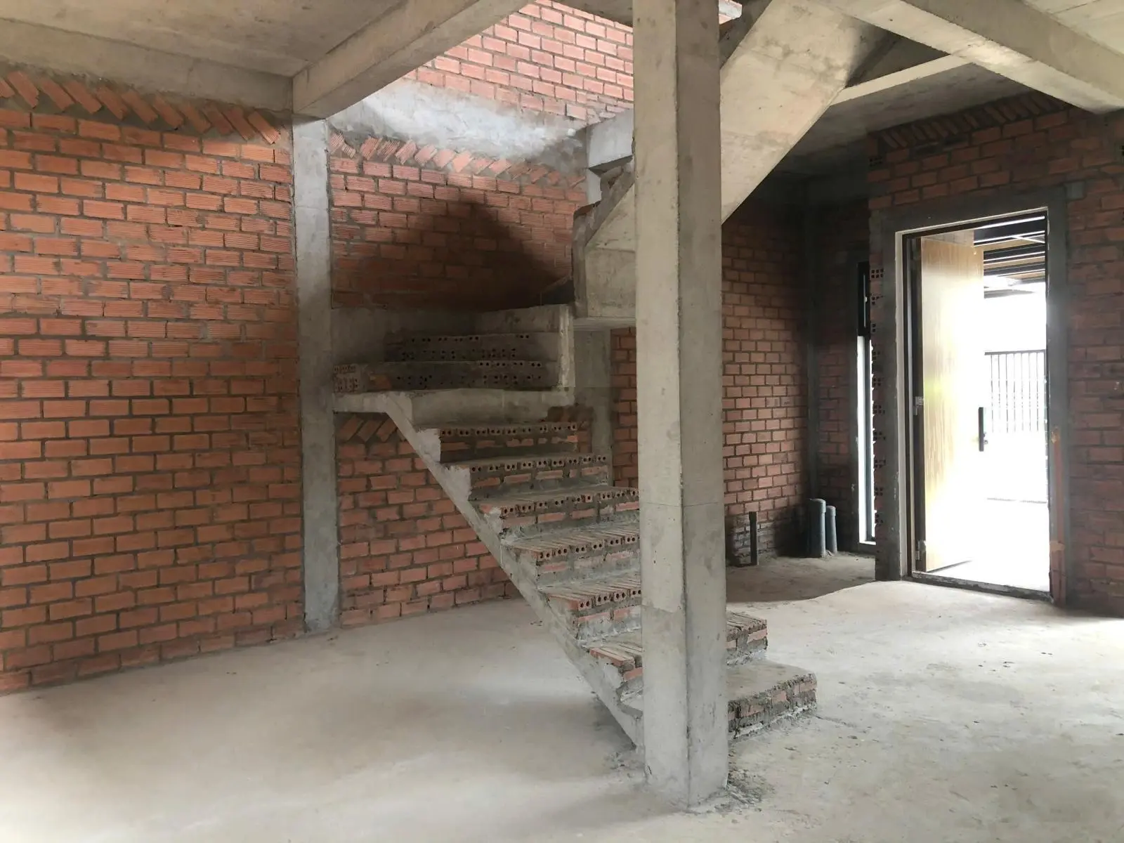 Bán căn nhà phố vườn (6x15m, 1 trệt 1 lầu) hướng Nam vô cùng thoáng mát. Giá thu về chỉ: 3,3 tỷ