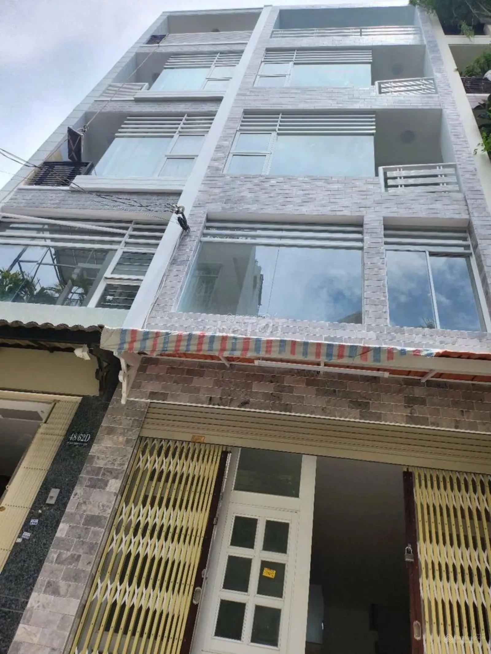 Tìm đâu ra - Xe hơi vào tận nhà - Nguyễn Trọng Tuyển P15 Phú Nhuận. DT: 5x15m. CN: 75m2. Giá: 12 tỷ