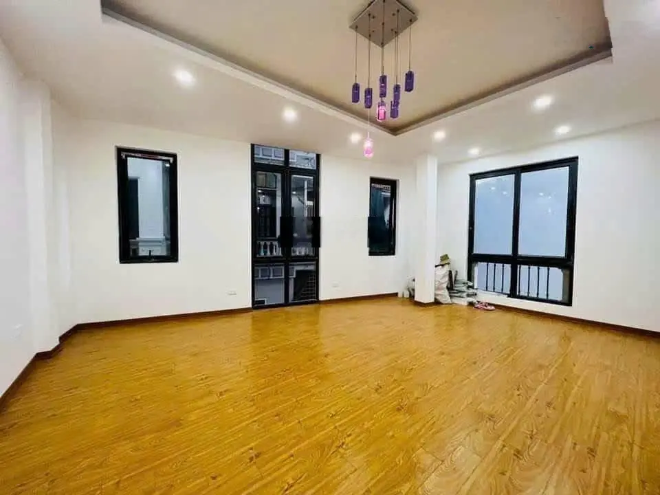 Bán nhà đường láng ,ngõ 1194, 42 m2 , 6 tầng , mt 5 mét ,lô góc ,thang máy ,ô tô tránh. 13,9 tỷ