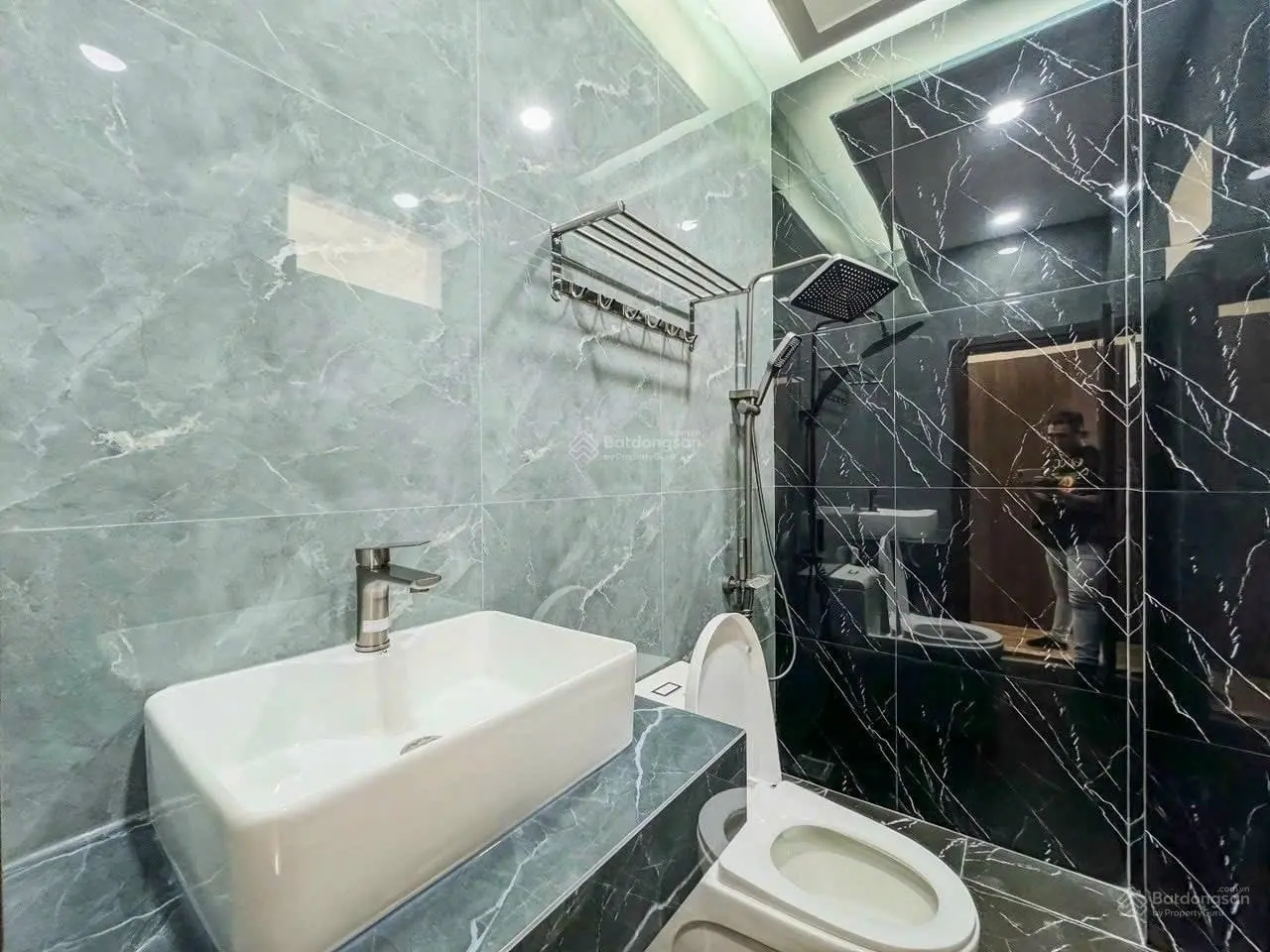 Bán nhà 3 tầng, 4PN, 4WC, 61m2 (4,3*14,2) giá 3tỷ100, ngay hẻm Kỳ Đồng, P9, Quận 3 sổ hồng cầm tay