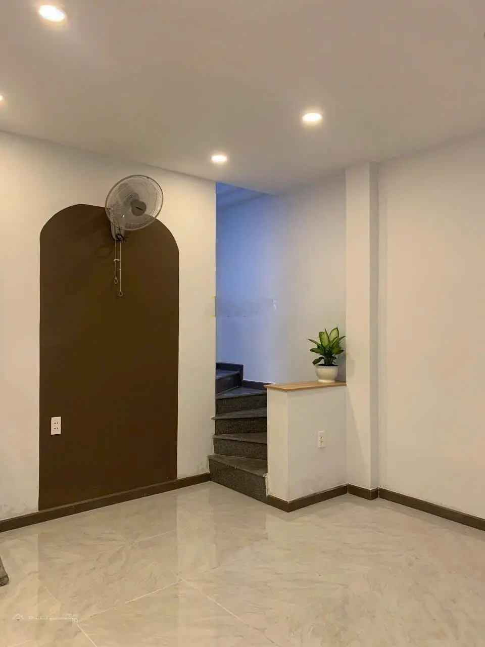 Cô chủ cần ra gấp căn nhà siêu đẹp nằm ở hẻm Đỗ Văn Dậy, 70m2, gần trường Trung cấp Bách Nghệ, SHR