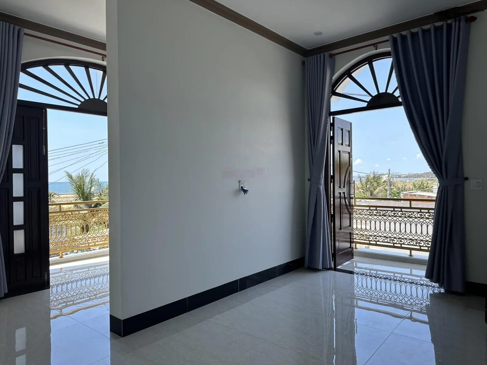 Từ 3,9 tỉ giảm sốc chỉ còn 2ti950tr cho căn nhà lầu mái thái siêu đẹp view biển Phan Thiết